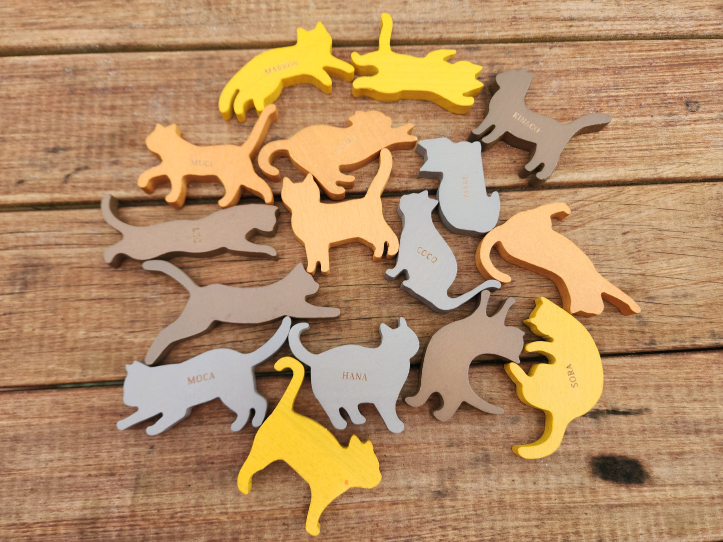16 Wooden Stacking Cats